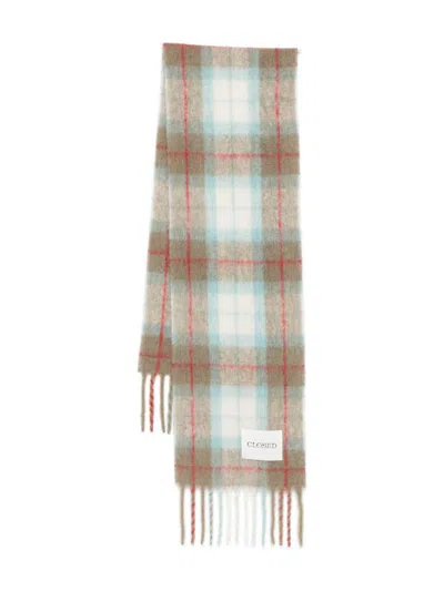 Closed Cozy Plaid Wool Scarf With Fringed Edges In Sand