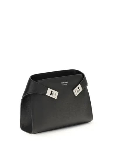 Ferragamo Men Leather Hug Fanny Pack In Black