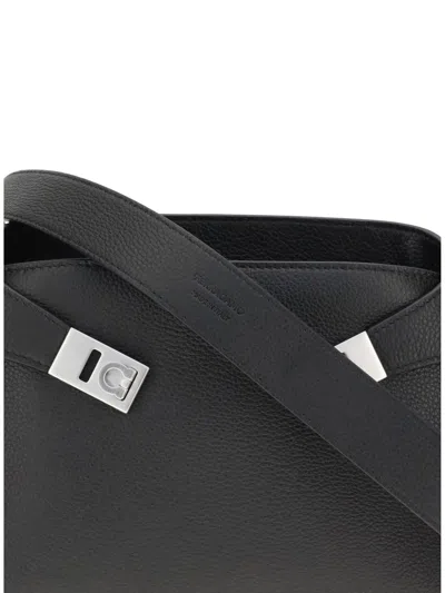 Ferragamo Men Leather Hug Fanny Pack In Black