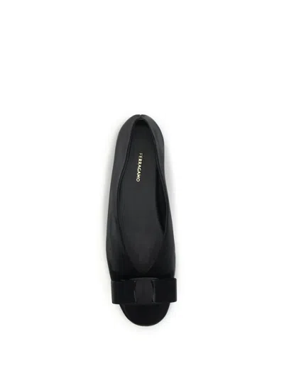 Ferragamo Leather Round Toe Ballerina Shoes With Bow Detail In Black