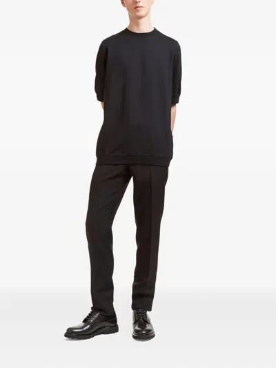 Aiezen Half-length-sleeve Crew-neck T-shirt In Black