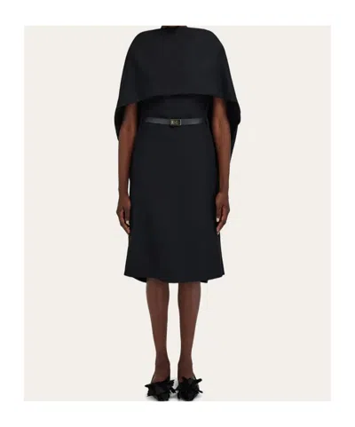 Ferragamo Robe Avec Cape Noir In Black