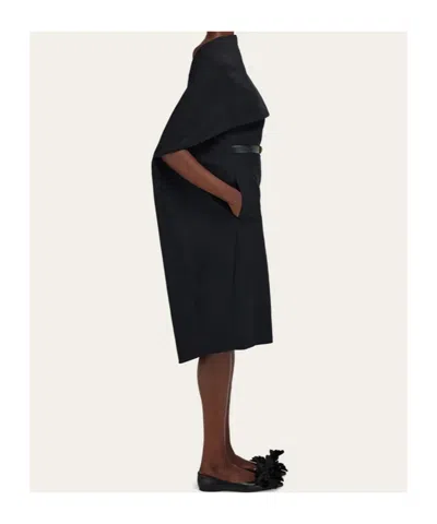 Ferragamo Robe Avec Cape Noir In Black