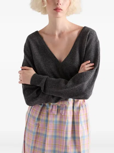 Prada Pullover Aus Kaschmir Mit V-ausschnitt In Black