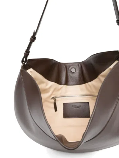 Jacquemus Le Calisso Rond Large Brown Shoulder Bag With Adjustable Strap And Embossed Logo In Leathe In Brown