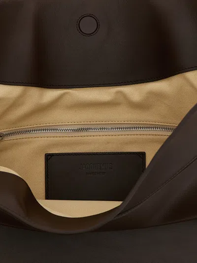 Jacquemus Le Calisso Rond Large Brown Shoulder Bag With Adjustable Strap And Embossed Logo In Leathe In Brown