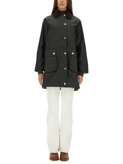 Barbour Beadnell Giacca Cerata Lunga. Silhouette Rilassata E Leggermente Svasata. Coat In Green