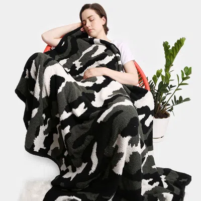 Fashnzfab Camouflage Patterned Throw Blanket In Green