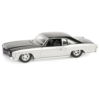 Greenlight 1972 Chevrolet Monte Carlo Lowrider Silver Metallic & Black California Lowriders Series 5 1-64 Scale In Silver