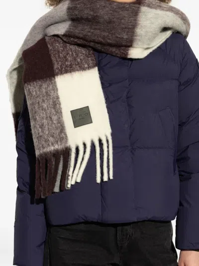 格纹流苏边围巾