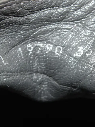 Pre-owned Stuart Weitzman Leather Elastic-panel Chelsea Boots In Black