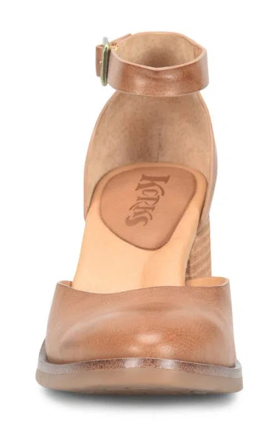 Korks Womens Almond Closed Toe Stacked Heel In Gold