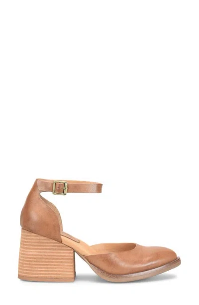 Korks Womens Almond Closed Toe Stacked Heel In Gold