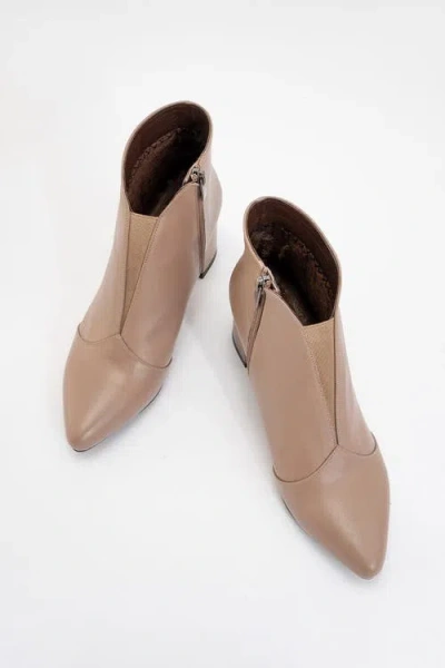 Forever & Always Shoes Finda Leather Block Heel Boot In Neutral