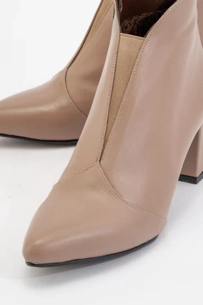 Forever & Always Shoes Finda Leather Block Heel Boot In Neutral