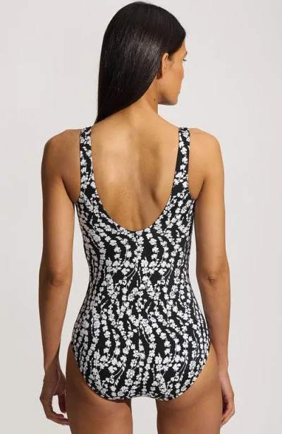 Lands' End D-cup Chlorine Resistant Scoop Neck Soft Cup Tugless Sporty One Piece Swimsuit Print In Black
