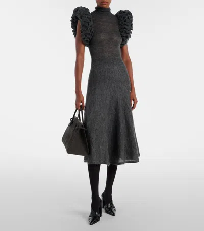 Alaïa Le Teckel Large Leather Shoulder Bag In Gray