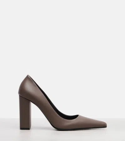 Alaïa Pointy 90 Leather Pumps In Brown