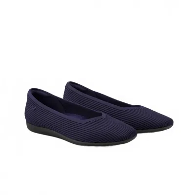 Vivaia Square-toe V-cut Flats In Blue