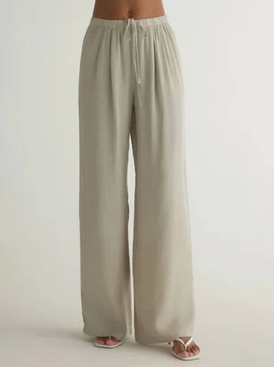 Bella Dahl Wide Leg Pleated Pant In Foggy Coast In White