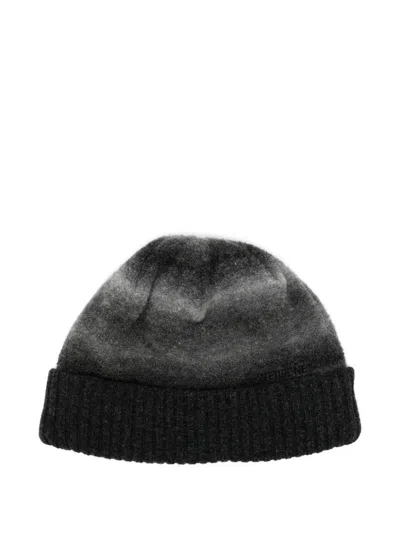 We11 Done Gradient Boucle Knit Beanie In Black