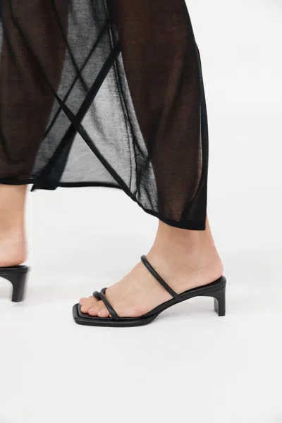 St Agni Loop Heel In Black