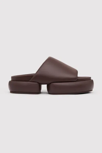 St Agni Minimal Pillow Slides In Brown