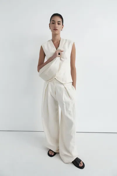 St Agni Minimal Single-breasted Tailored Vest In White