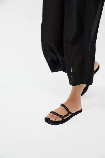 St Agni Soft Loop Slide In Black