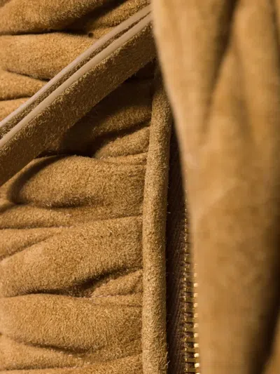 Miu Miu Wander Schultertasche Aus Matelassé-wildleder In Brown