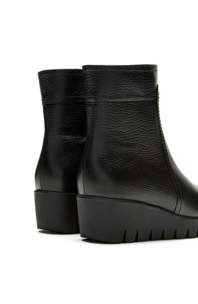 La Canadienne Token Waterproof Leather Bootie In Black