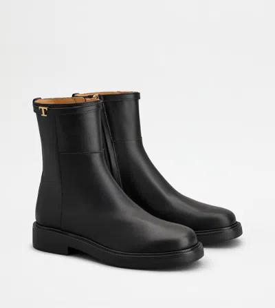 Tod's Ankle Boots In Leather In Black