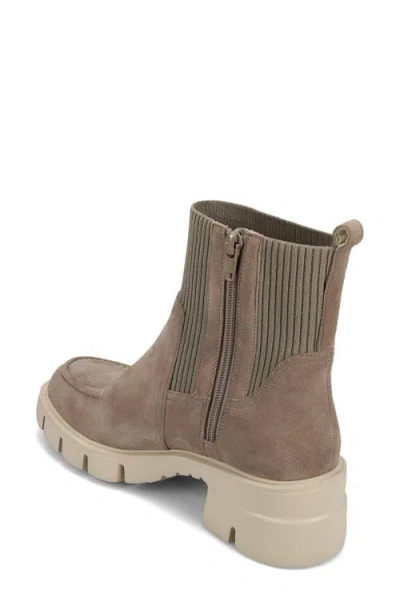 Vaneli Nalda Chelsea Boot In Pink