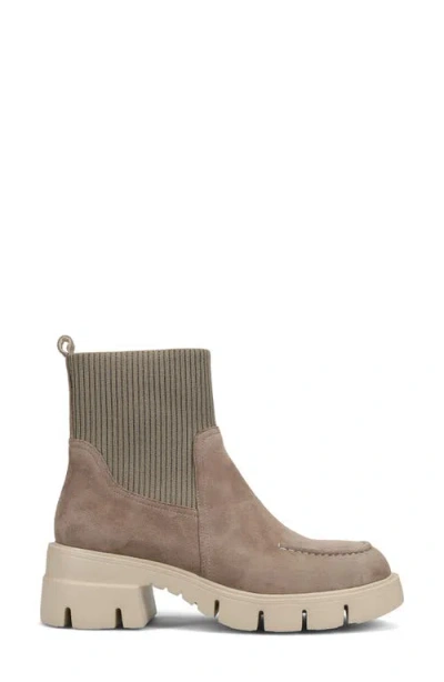 Vaneli Nalda Chelsea Boot In Pink