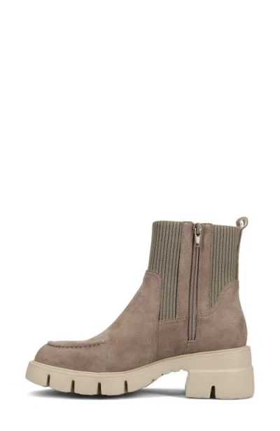 Vaneli Nalda Chelsea Boot In Pink