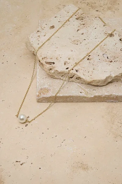 Untamed Petals Abigail Pearl Bracelet In Gold