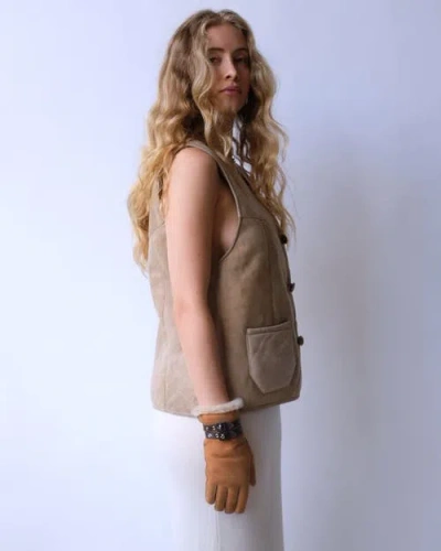 Agnelle Bombera Double Face Lambskin Gloves With Contrast Buckles In Brown