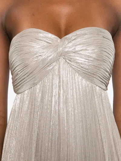 露肩设计超长连衣裙