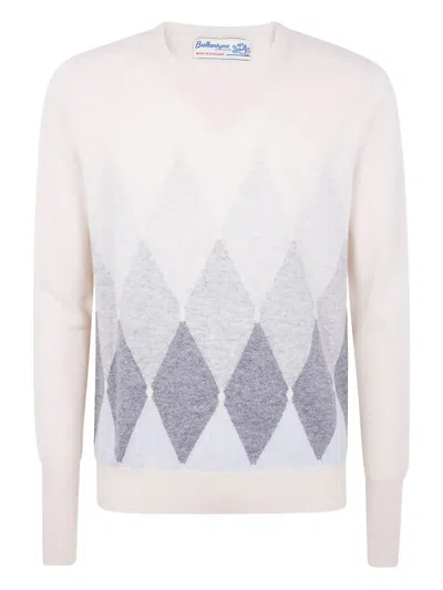 Ballantyne Diamond Pattern Cashmere Sweater With V-neck In White