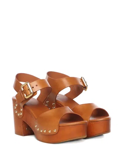 Chloé Jeannette Wedge Clogs In Brown