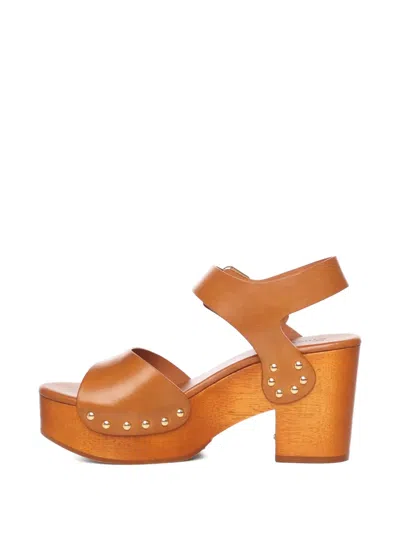 Chloé Jeannette Wedge Clogs In Brown