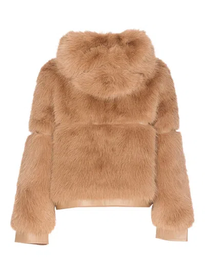 连帽人造皮草夹克