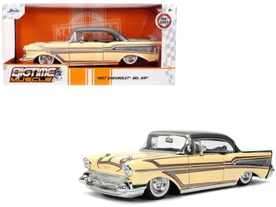 Jada 1957 Chevrolet Bel Air Cream With Graphics And Gray Metallic Top "bigtime Muscle" Series 1/24 Diecas In Yellow