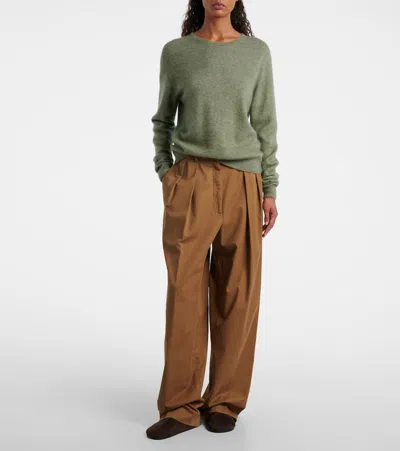 The Row Lorynna Cashmere And Silk-blend Sweater In Green