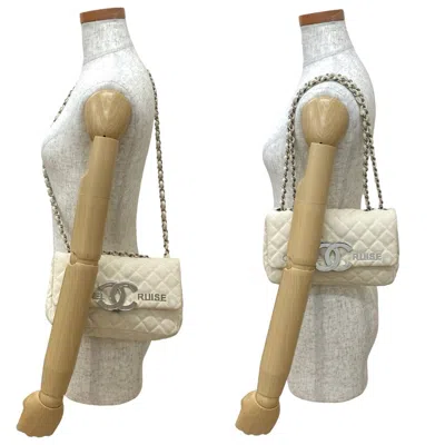 Pre-owned Chanel White Canvas Shoulder Bag ()