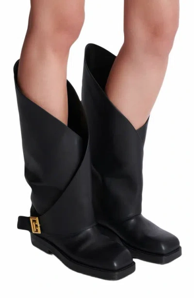 Balmain Twist Flat Leather Boots In Black