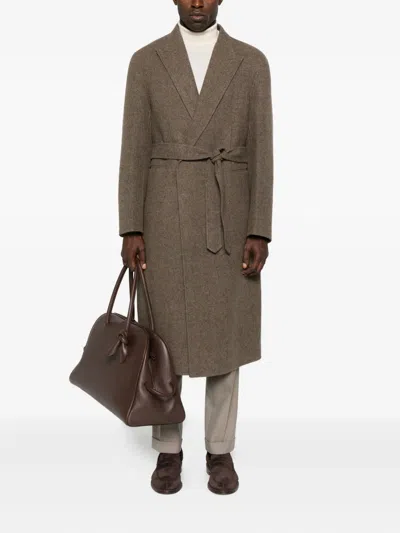 束腰裹身式外套