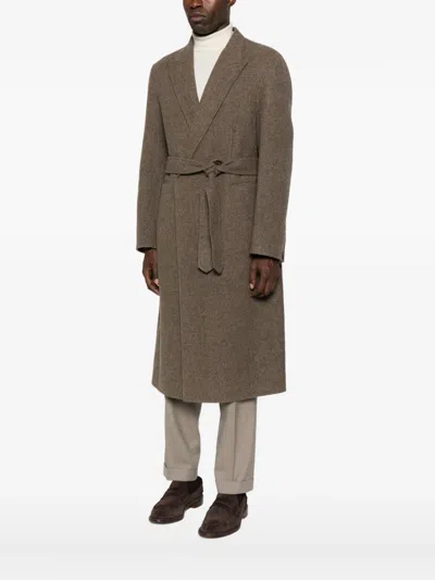 束腰裹身式外套