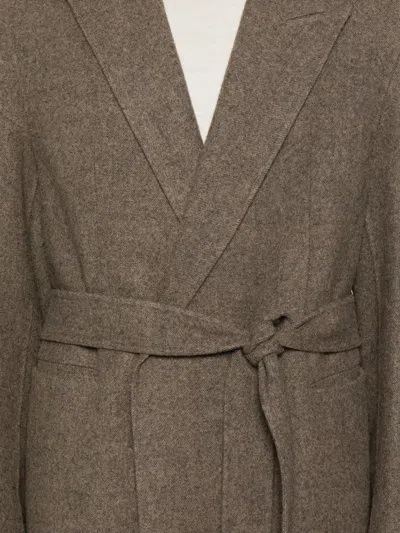 束腰裹身式外套