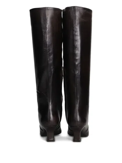 皮质尖头及膝靴